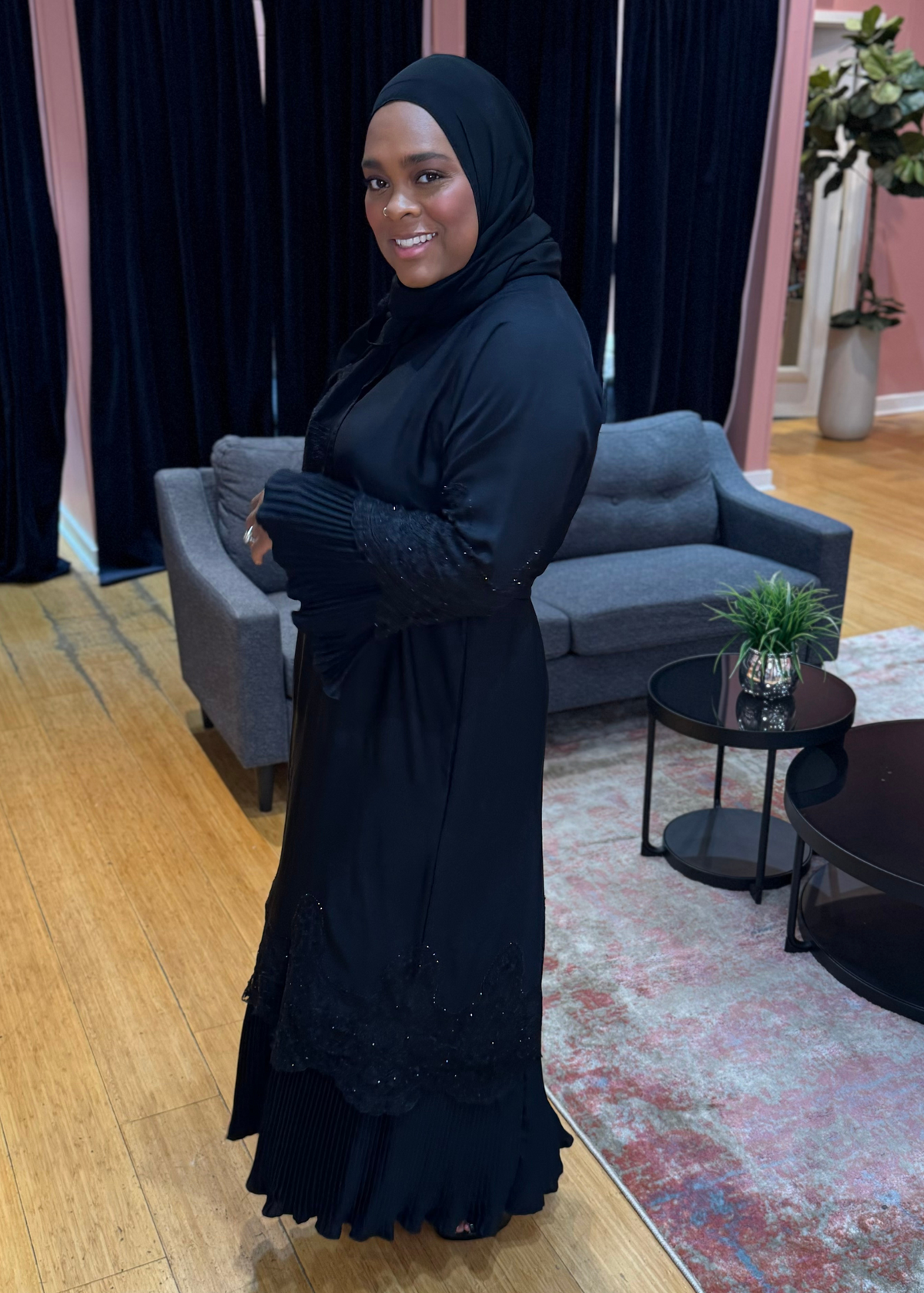 Black - Pleated Lace Abaya